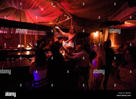 Striptease/Lapdance Erotic massage Kuwait City
